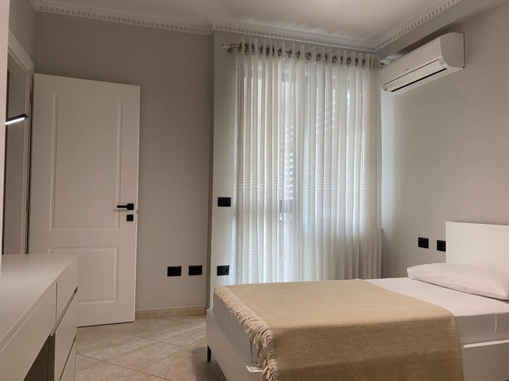 Laureta Tirana