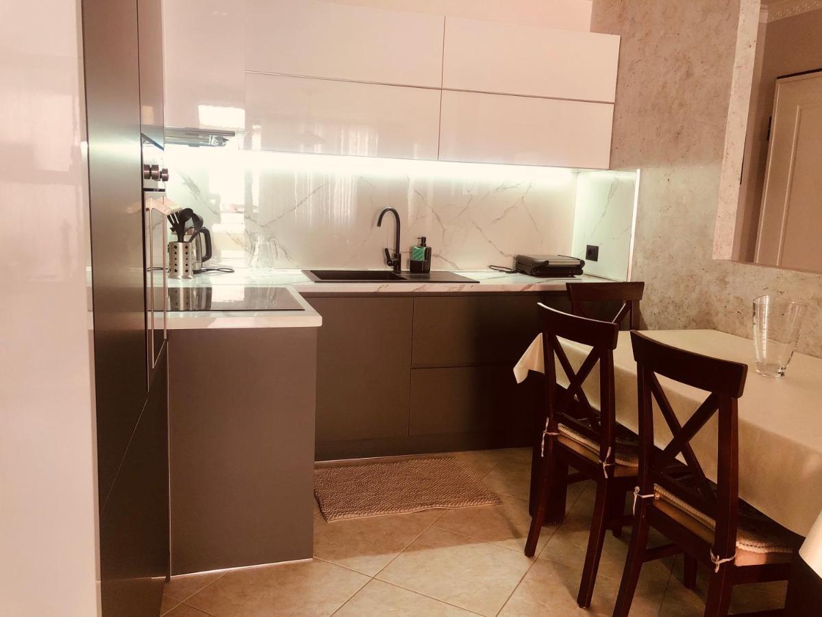 Laureta Apartment *